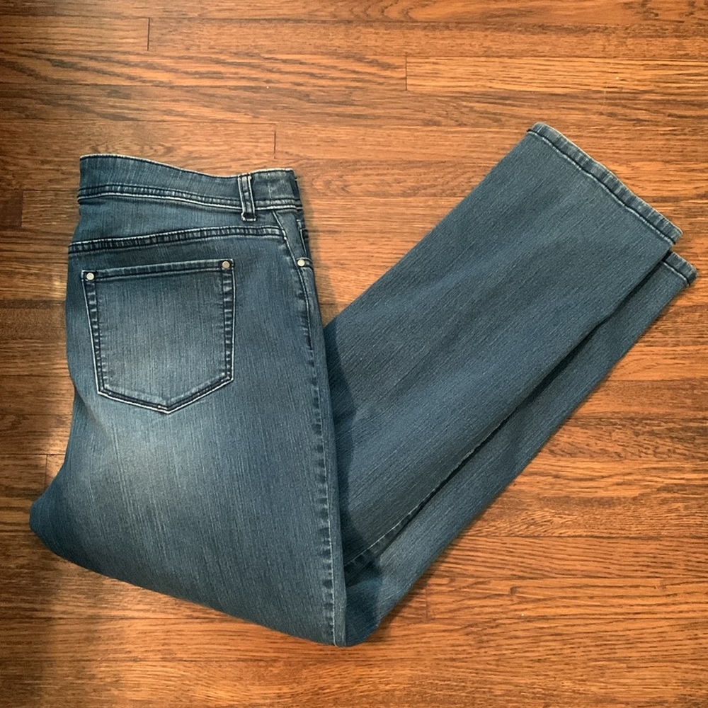Chico’s Fabulously Slimming Jeans Size 12 Short